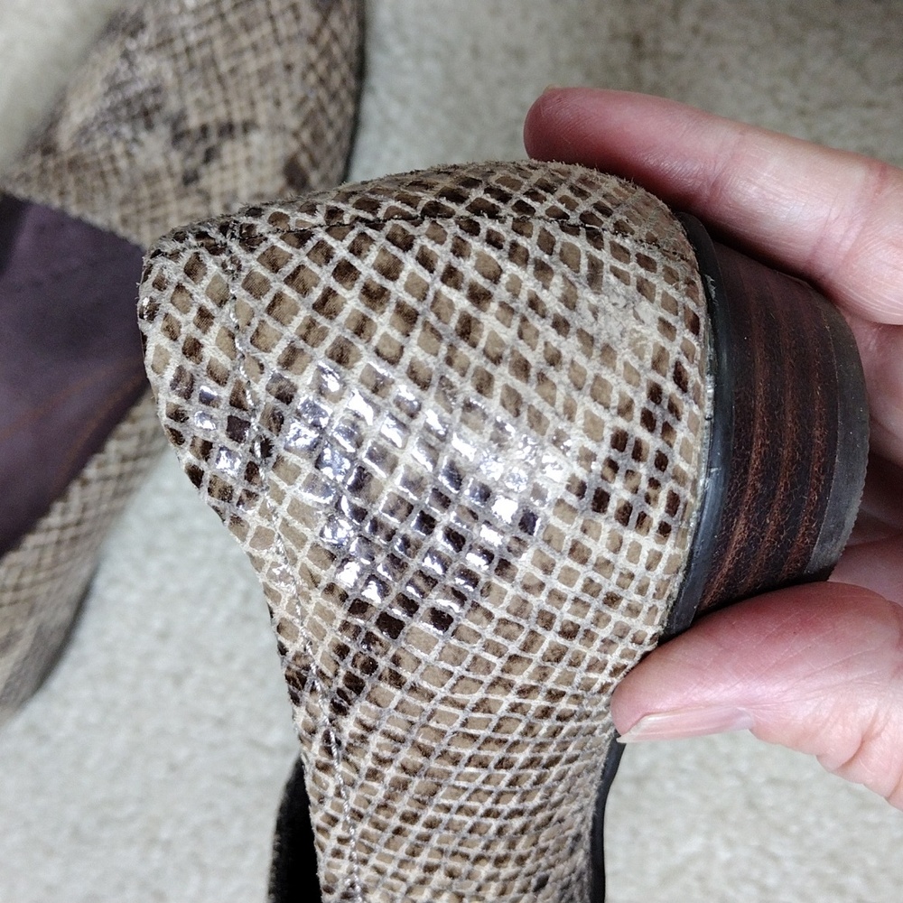 Clarks Women's Gray And Tan Python Print Leather … - image 8